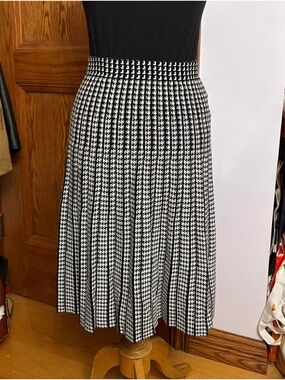 Milano Black And White Pleated Knit Skirt